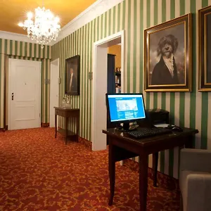 House Hotel